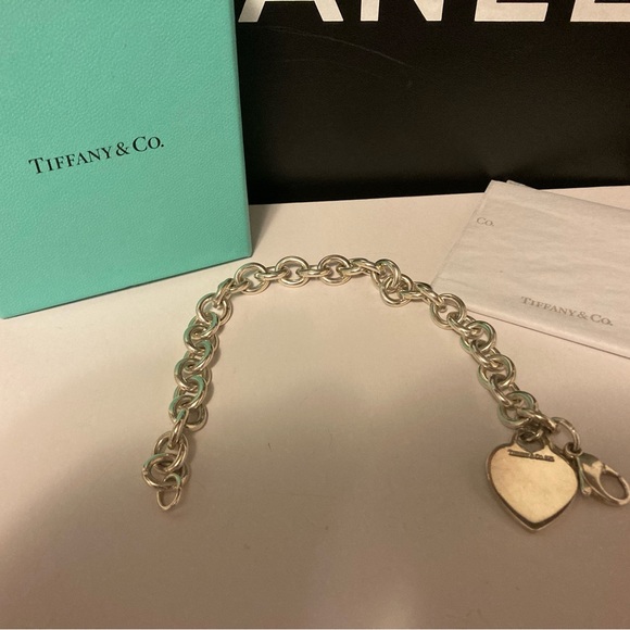 🌹9” Stunning Tiffany & Co Sterling Silver Heart Tag Charm Bracelet Size Large - Picture 3 of 9